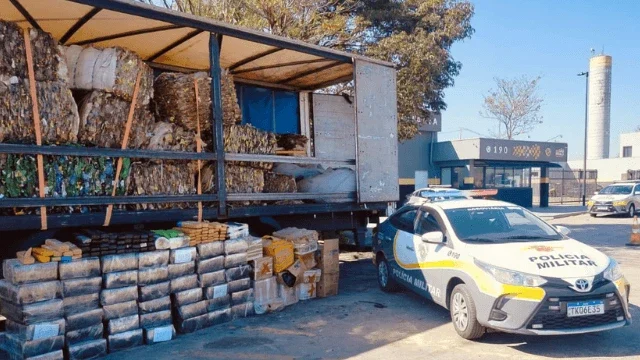 Carreta foge de pedágio e é apreendida com 1,3 t de maconha em Itu (SP)